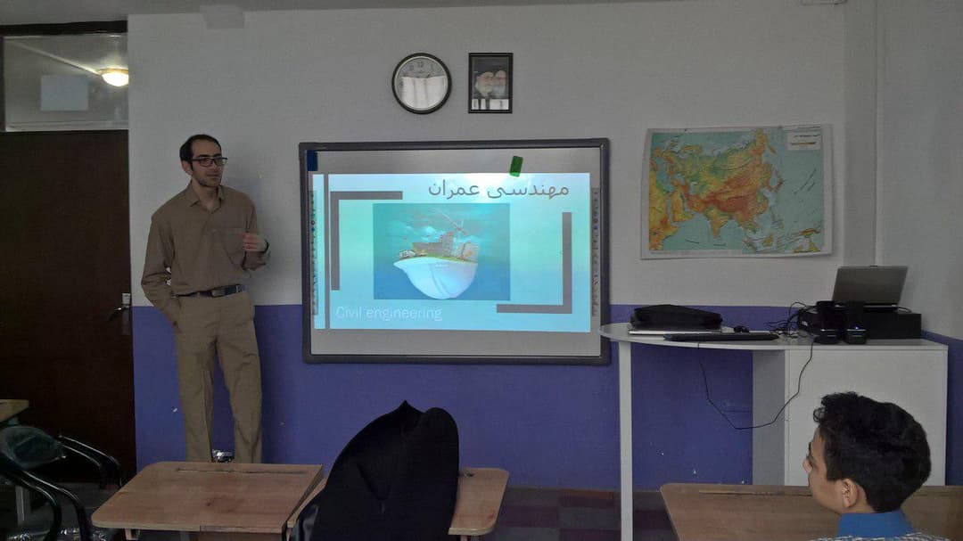 ادامه ی طرح آشنایی با مشاغل ، با حضور دکتر نوذری ( دکترای عمران)