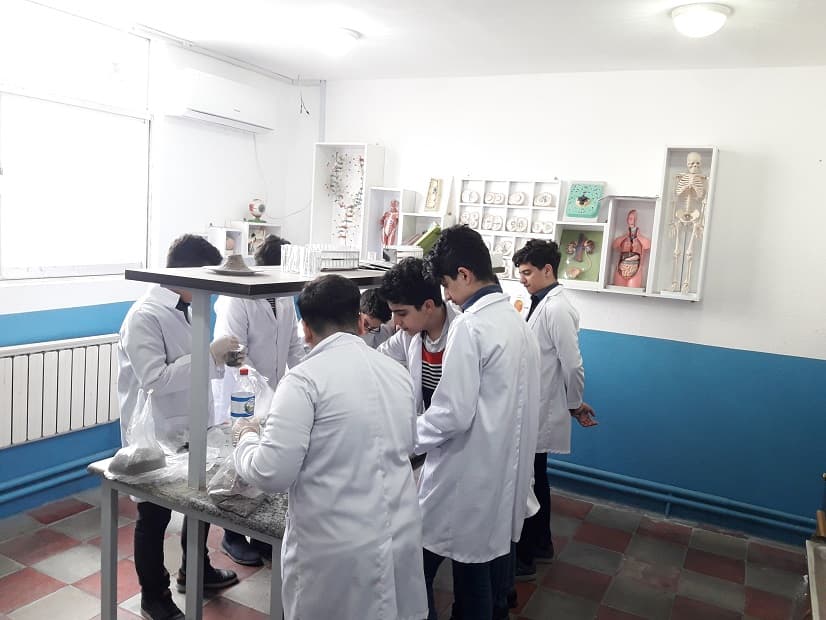 برنامه های آموزشی دبیرستان پیشتازان