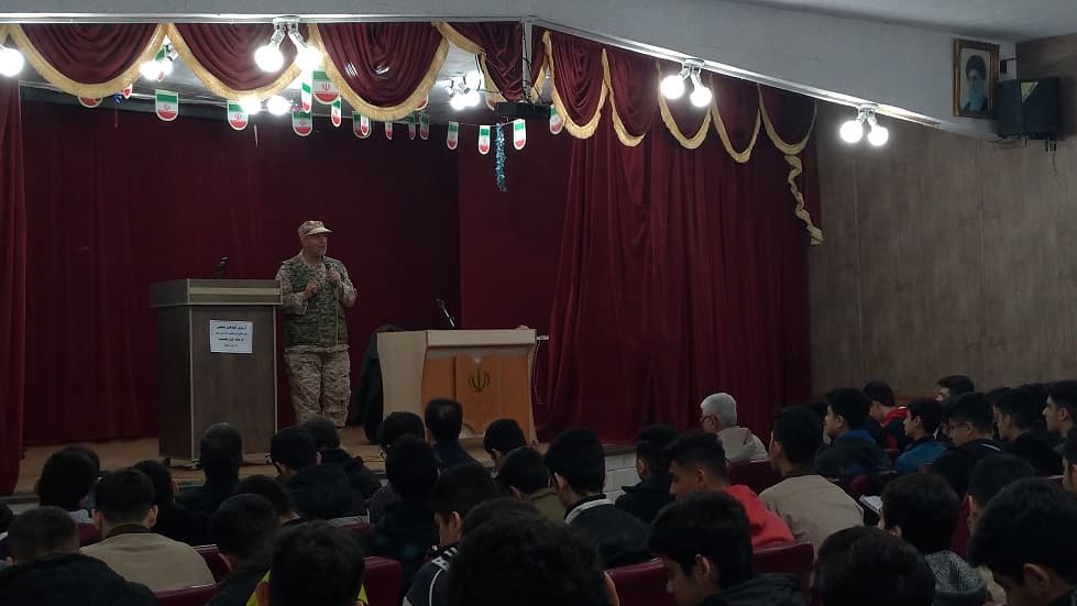 حضور دانش آموزان پایه نهم در اردوی تئوری آمادگی دفاعی