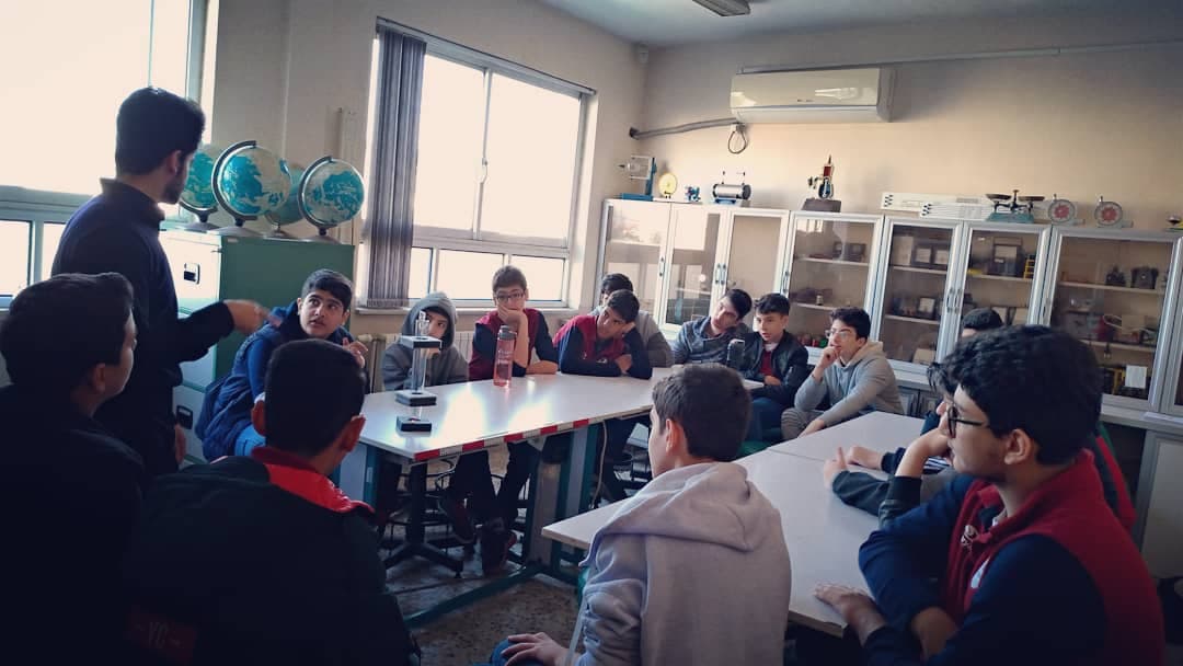 بازدید علمی - آموزشی دانش آموزان پایه هفتم و هشتم دبیرستان پیشتازان ایران