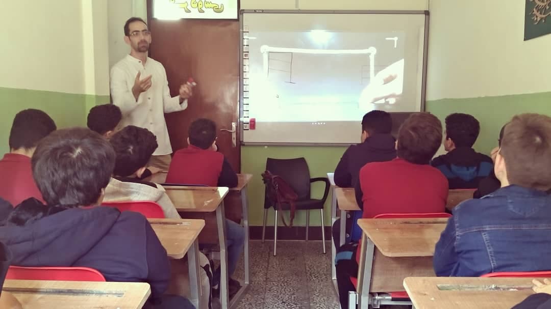 ساخت سازه های ماکارونی توسط دانش آموزان پایه هفتم