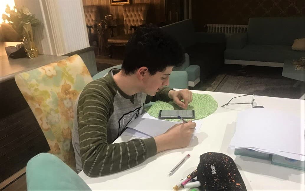 برگزاری آزمون های مجازی تشریحی جهت آمادگی هرچه بیشتر دانش آموزان