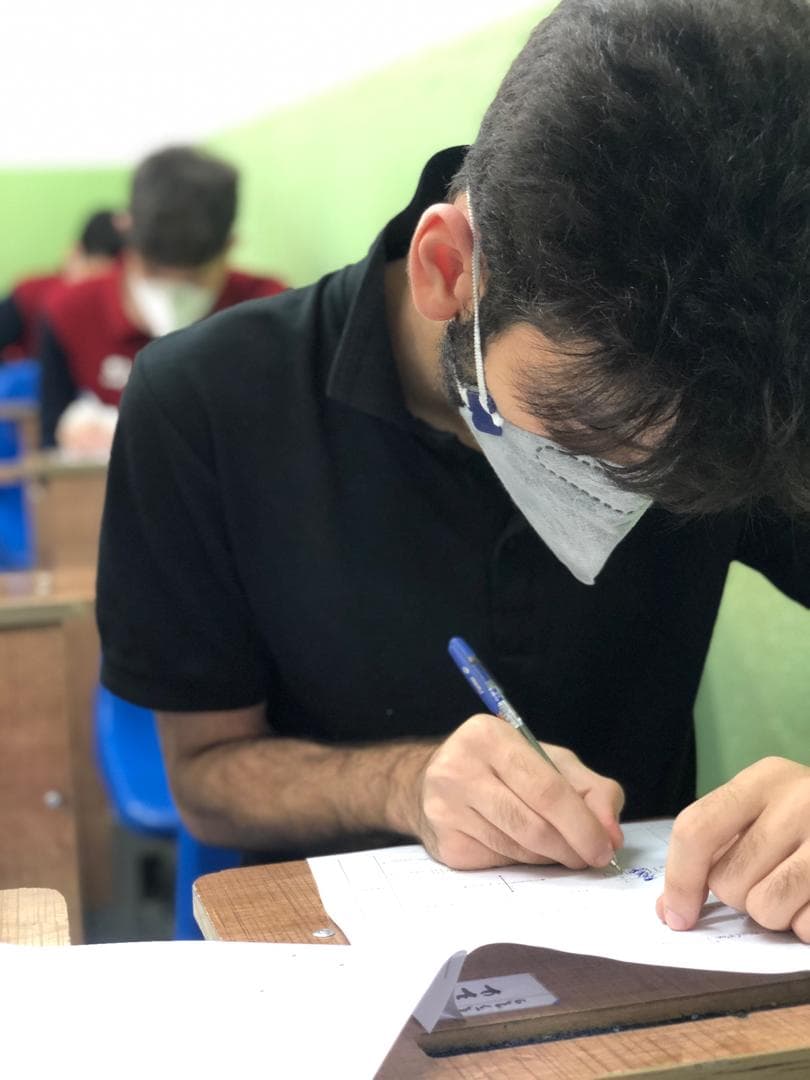 برگزاری منظم آزمونهای پایه نهم ( آزمون ریاضی) - با رعایت نکات بهداشتی