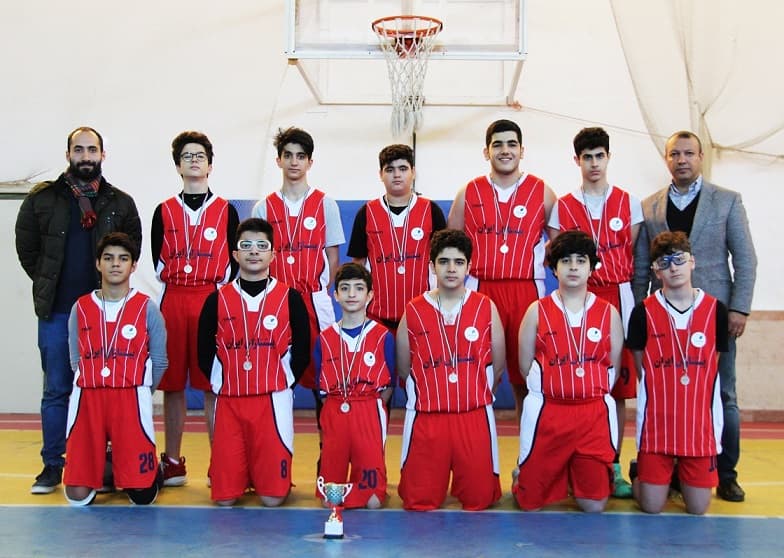 کسب مقام نائب قهرمانی تیم بسکتبال دبیرستان پیشتازان ایران