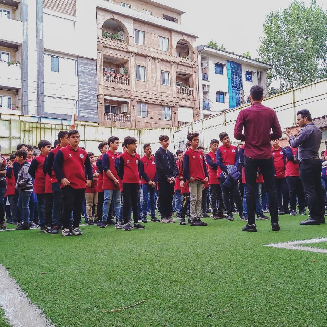 دبیرستان پیشتازان ایران