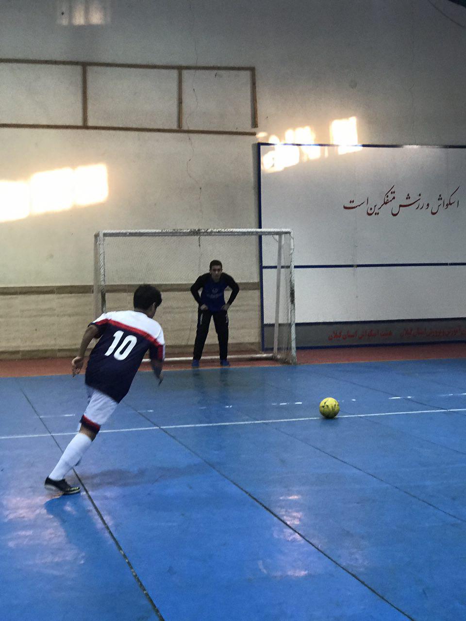 حضور تیم دبیرستان پیشتازان ایران در مسابقات فوتسال ناحیه یک رشت
