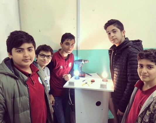 ساخت تابلو برق توسط دانش آنوزان پایه هشتم دبیرستان پیشتازان